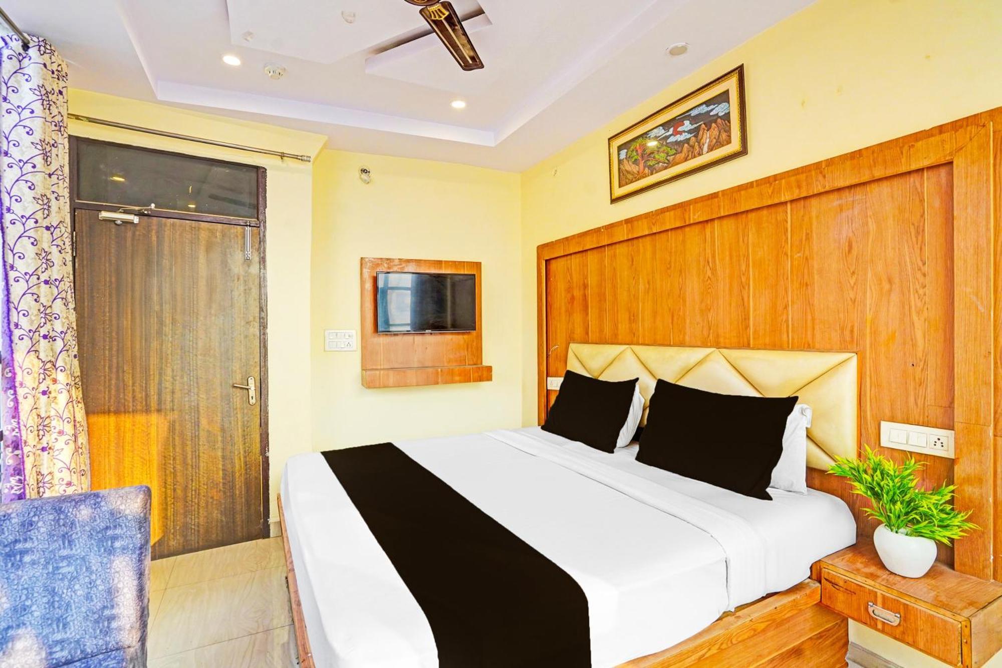 Super O Charbagh Formerly Khalsa Hotel